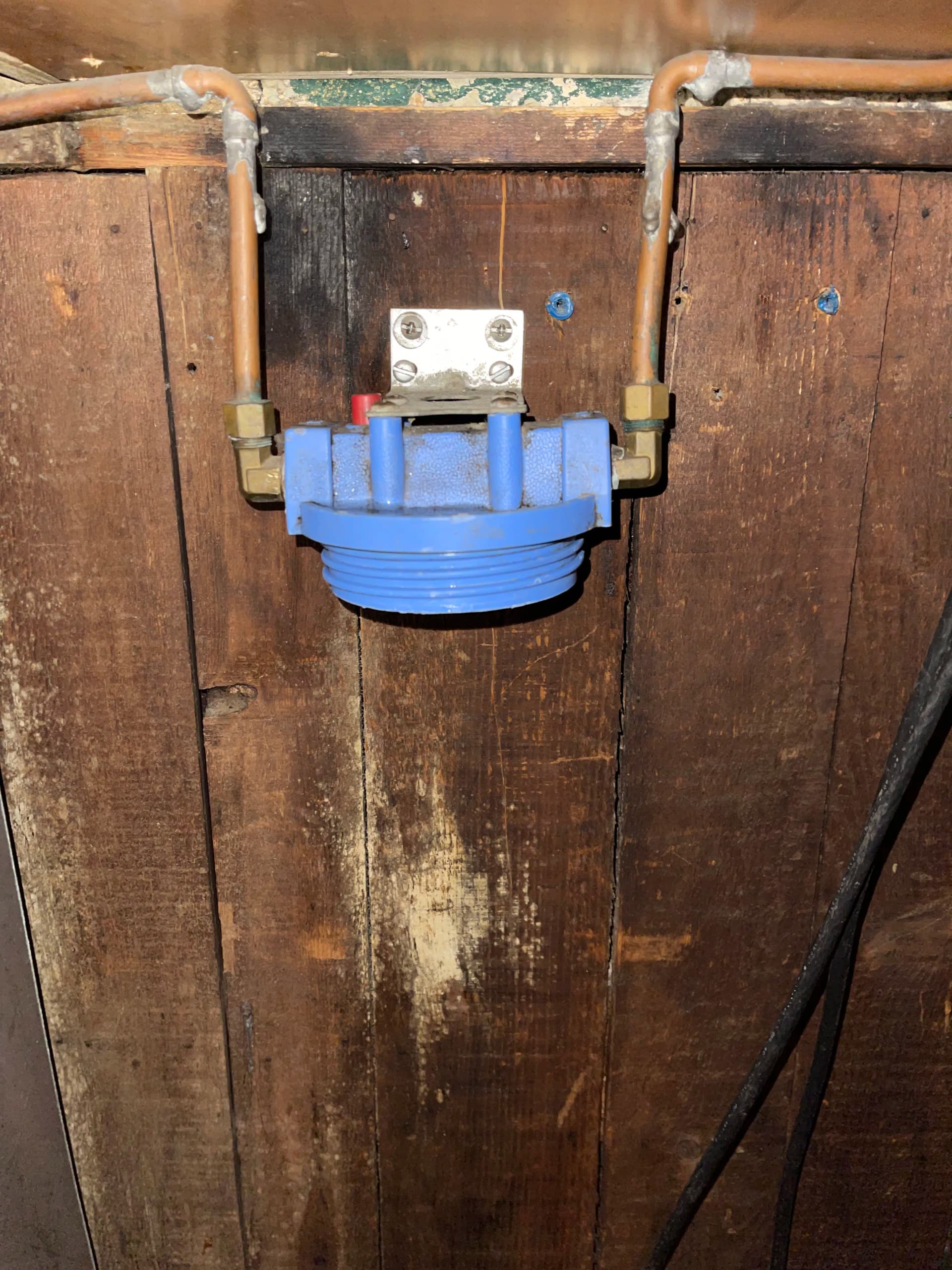 Gallery photos for Emergency Water Filter Replacement Keeps a Bar Up and Running: Image #2