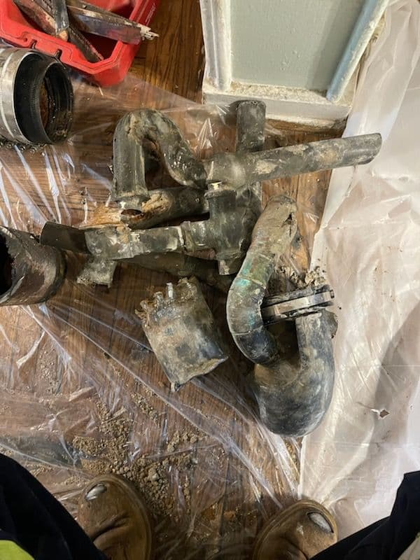 Gallery photos for Corroded Pipes Upgraded to Durable Cast Iron: Image #1